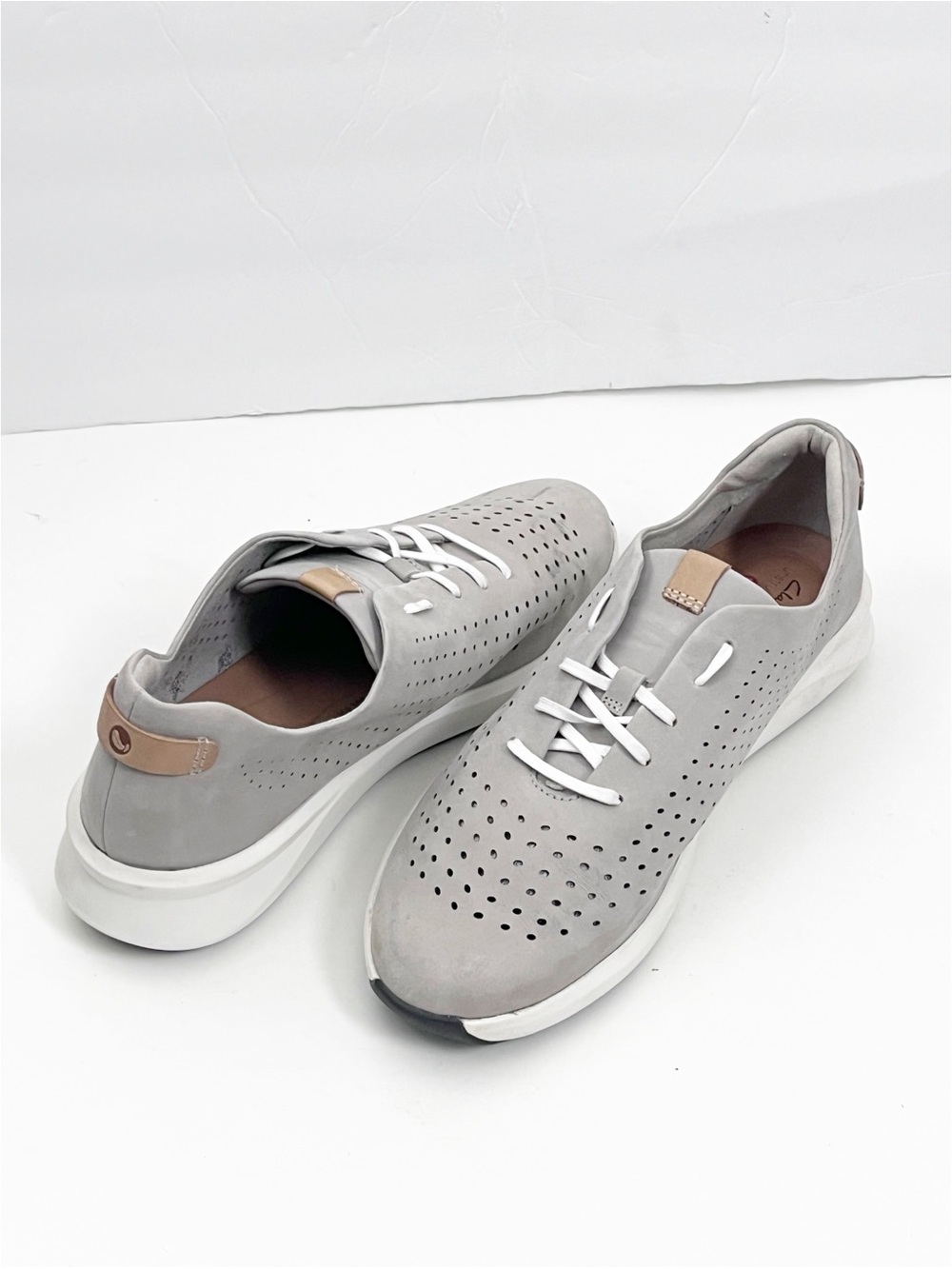CLARKS Unstructured Gray Perforated Lace Up Shoes Women’s Size 11 Casual Neutral